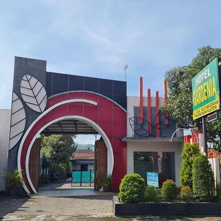 Oyo 90831 Hotel Gardenia Prambanan スラカルタ エクステリア 写真