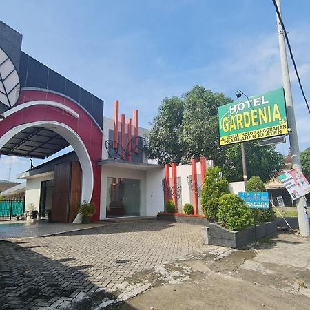 Oyo 90831 Hotel Gardenia Prambanan スラカルタ エクステリア 写真