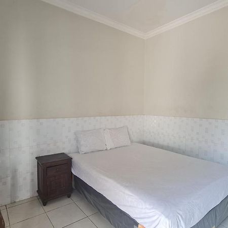 Oyo 90831 Hotel Gardenia Prambanan ジョグジャカルタ エクステリア 写真