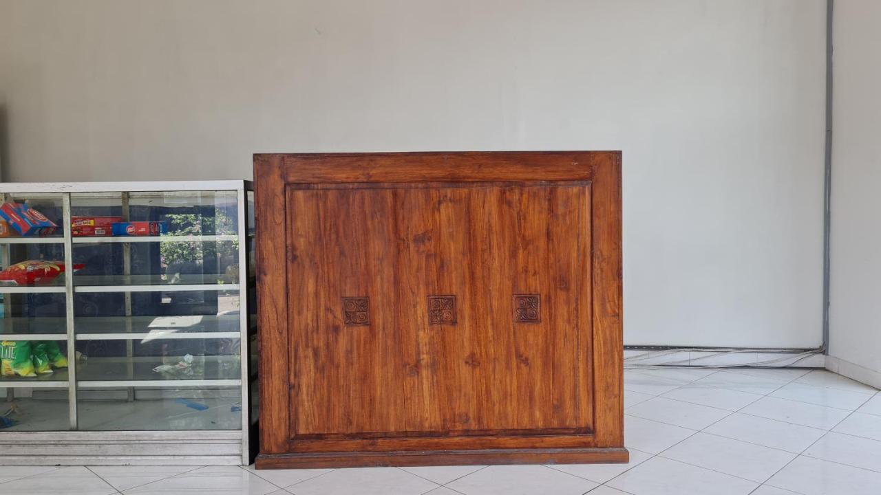 Oyo 90831 Hotel Gardenia Prambanan スラカルタ エクステリア 写真