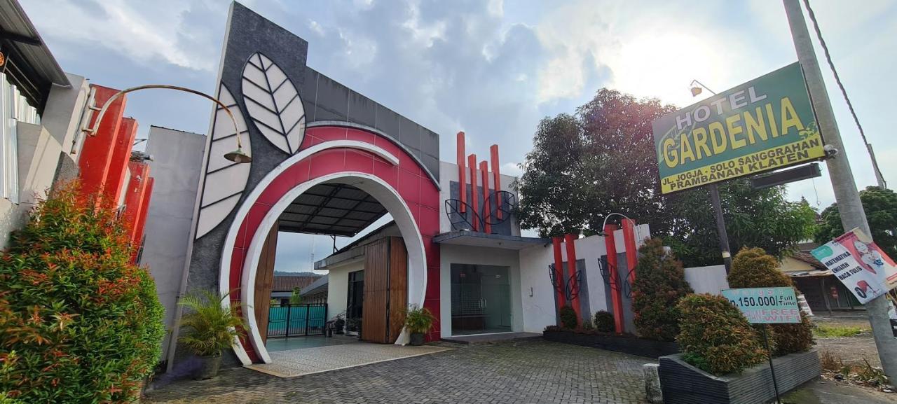 Oyo 90831 Hotel Gardenia Prambanan スラカルタ エクステリア 写真