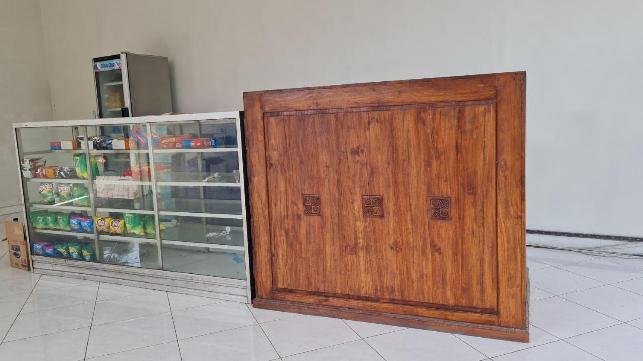 Oyo 90831 Hotel Gardenia Prambanan スラカルタ エクステリア 写真