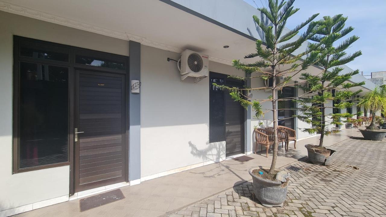 Oyo 90831 Hotel Gardenia Prambanan スラカルタ エクステリア 写真