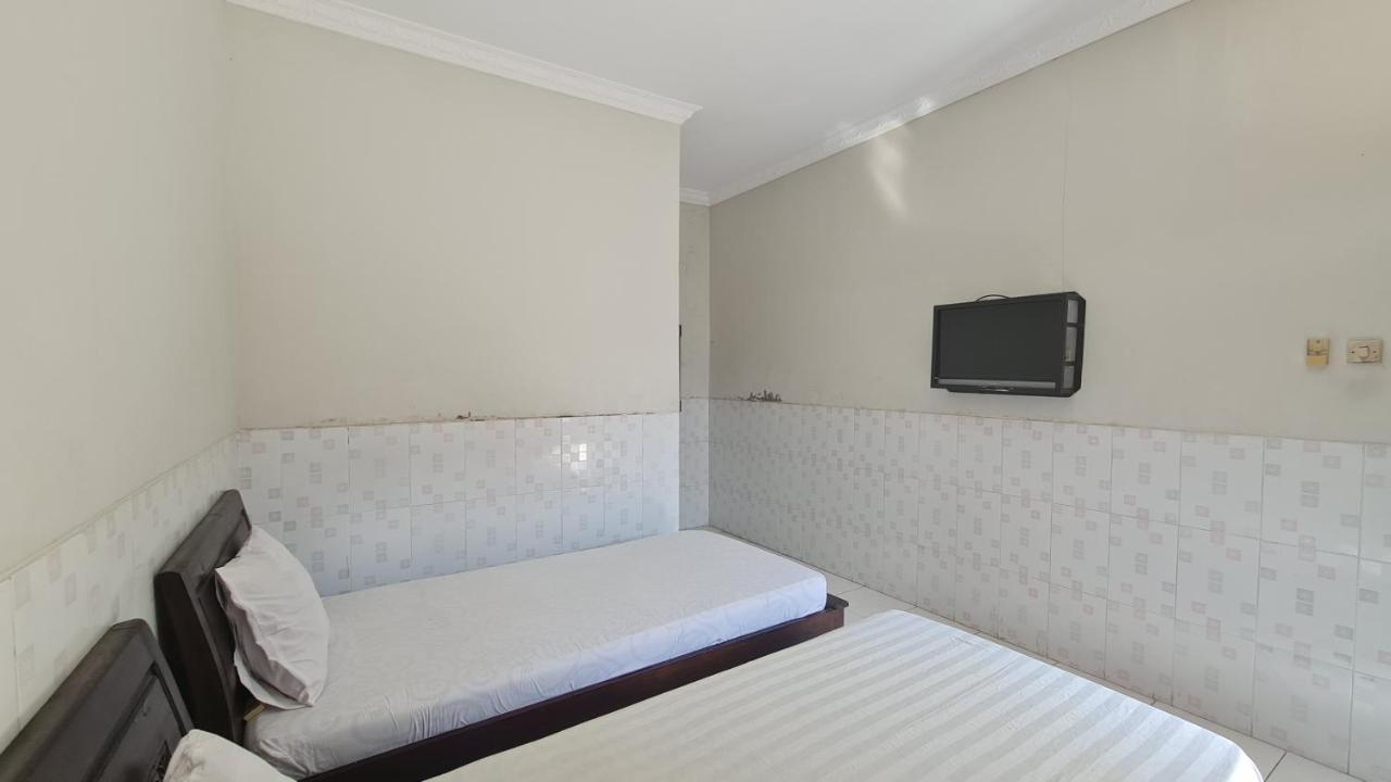 Oyo 90831 Hotel Gardenia Prambanan スラカルタ エクステリア 写真