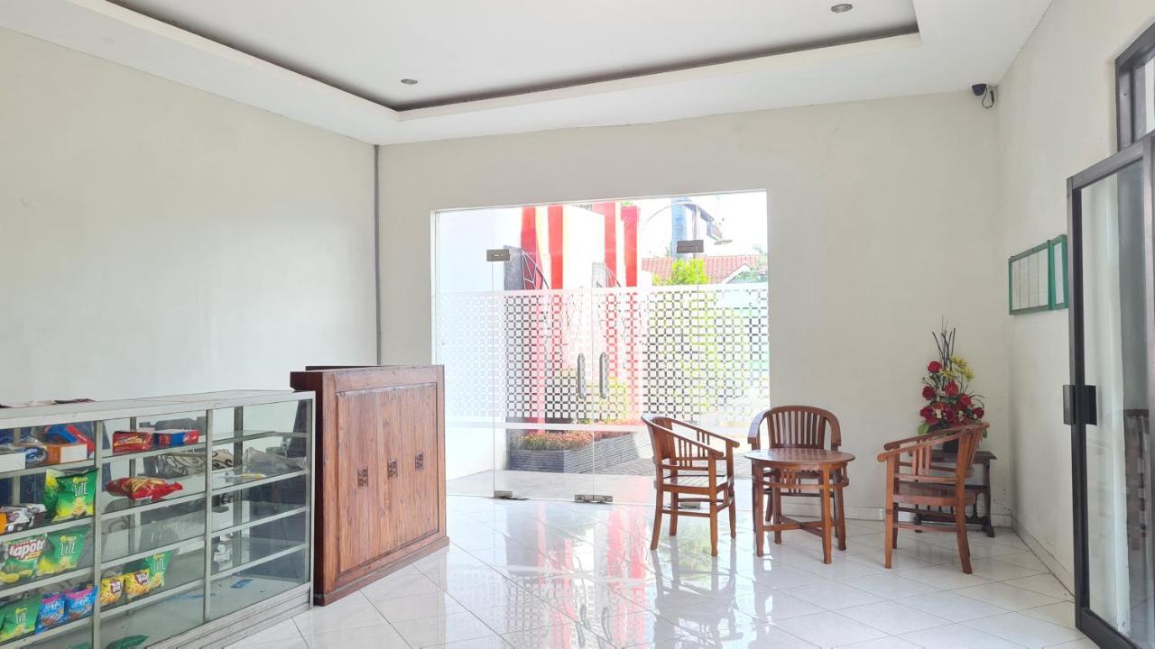 Oyo 90831 Hotel Gardenia Prambanan ジョグジャカルタ エクステリア 写真