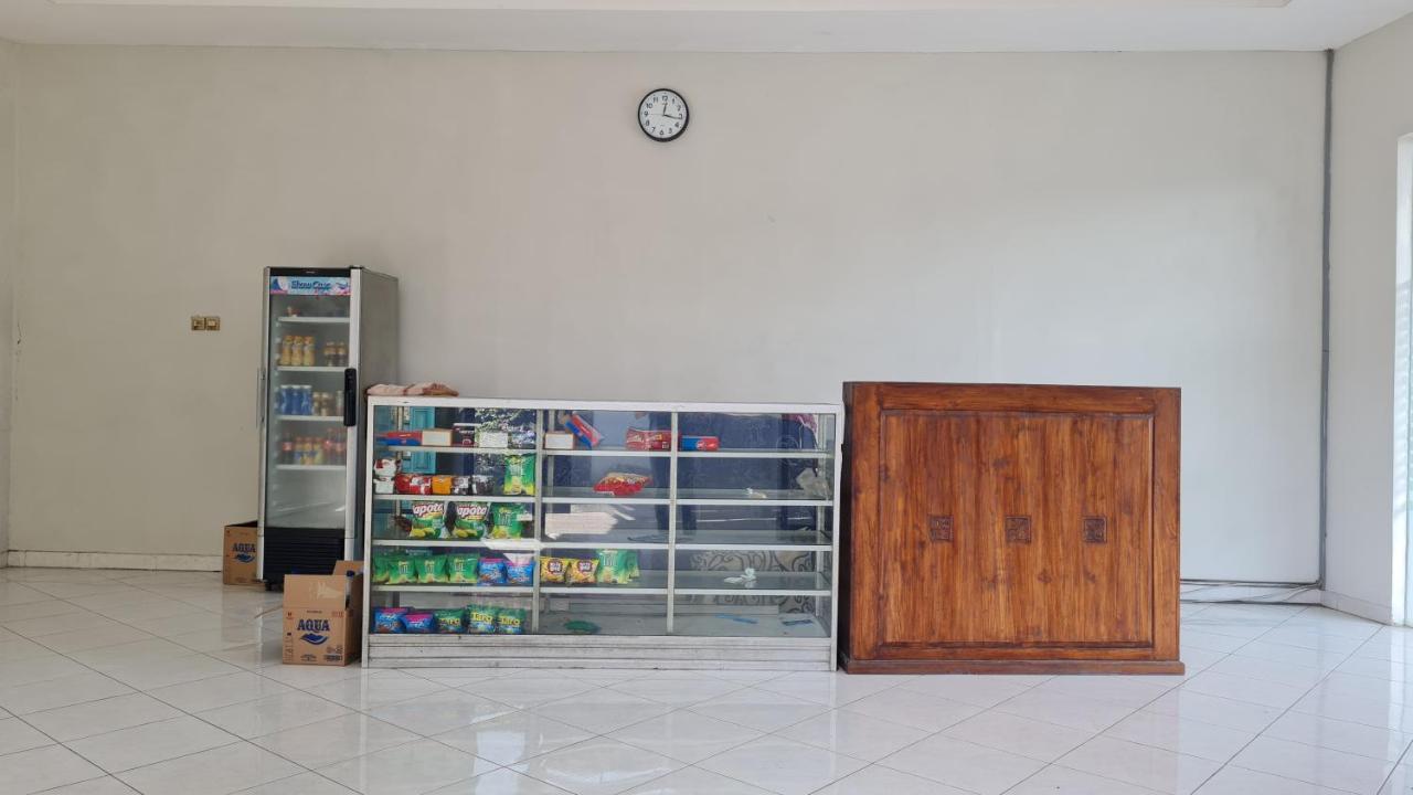 Oyo 90831 Hotel Gardenia Prambanan スラカルタ エクステリア 写真