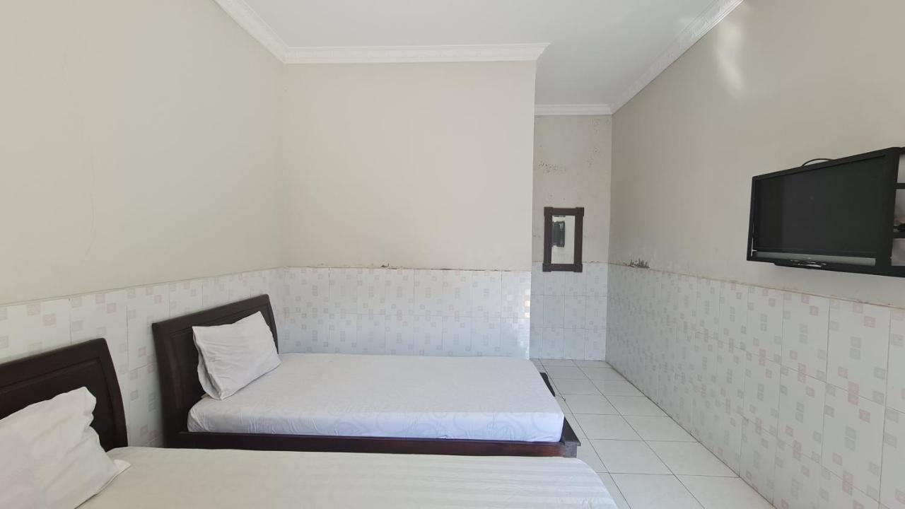 Oyo 90831 Hotel Gardenia Prambanan スラカルタ エクステリア 写真