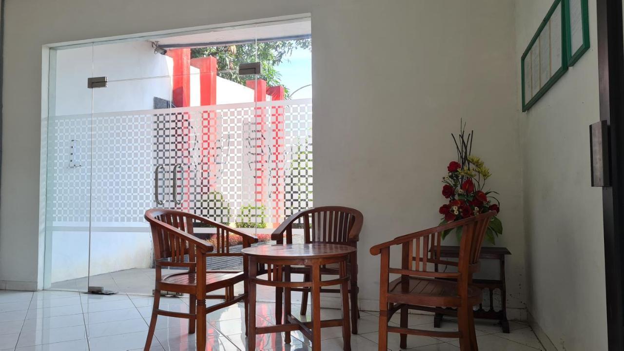 Oyo 90831 Hotel Gardenia Prambanan ジョグジャカルタ エクステリア 写真