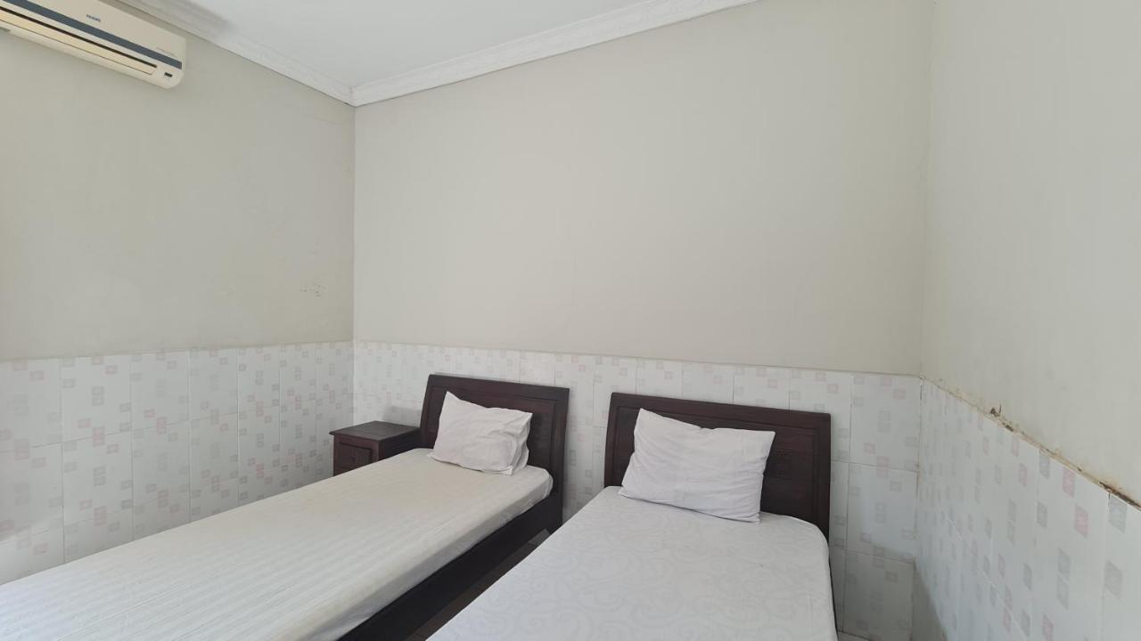 Oyo 90831 Hotel Gardenia Prambanan スラカルタ エクステリア 写真
