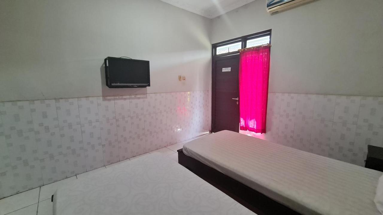 Oyo 90831 Hotel Gardenia Prambanan スラカルタ エクステリア 写真