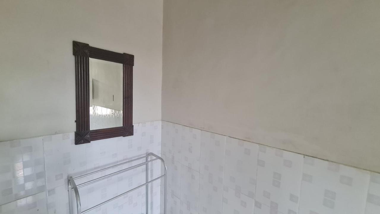 Oyo 90831 Hotel Gardenia Prambanan スラカルタ エクステリア 写真