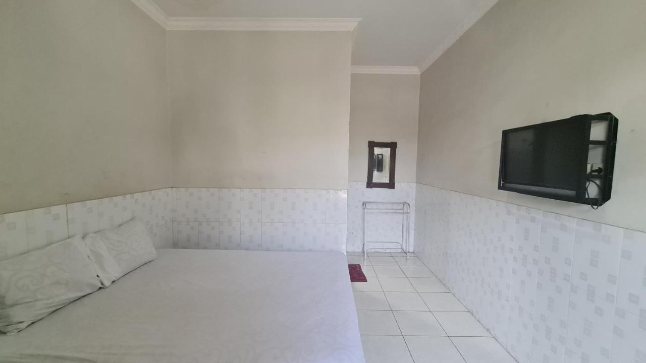 Oyo 90831 Hotel Gardenia Prambanan ジョグジャカルタ エクステリア 写真